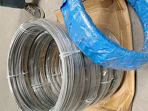 130 kg titano vielos siunta į Prancūziją medicinos ir pramonės reikmėms